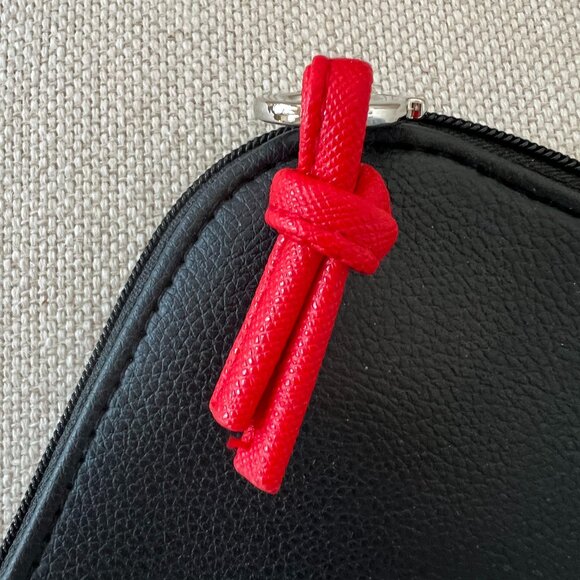 Salvatore Ferragamo Perfume Magnifica Zippered Black Cosmetic Case - Picture 3 of 8